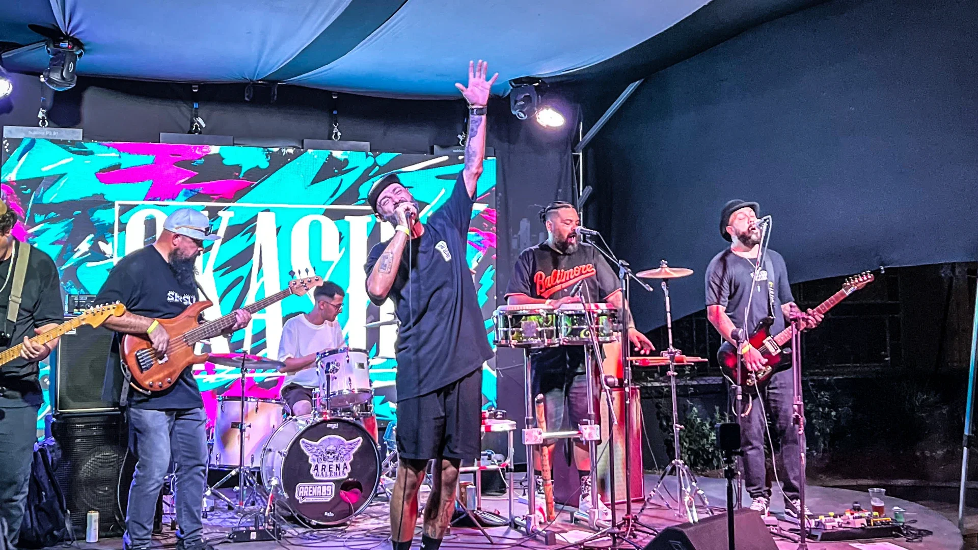 SKASU estreia no palco do Arena 89 com show marcante em celebração ao rock